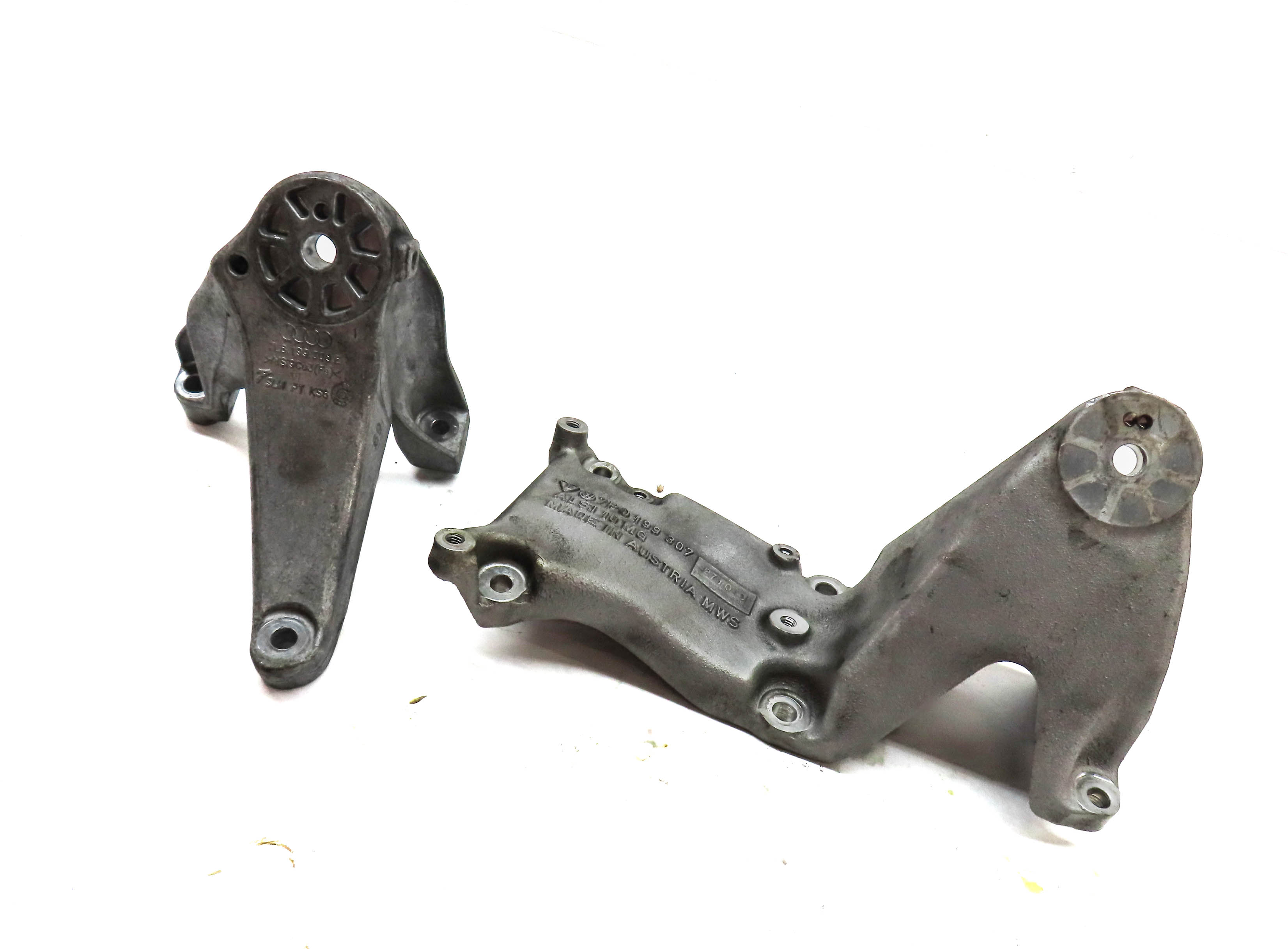 2011 PORSCHE CAYENNE (958) 3.0L HYBRID (M06.EC) ENGINE MOUNT BRACKET SET/2 — exact item pictured